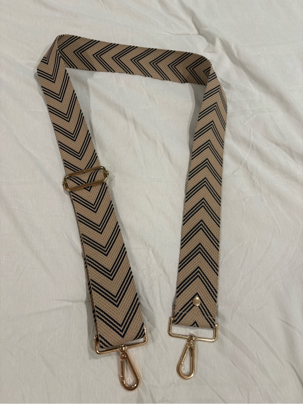 Adjustable Chevron Crossbody Strap in Beige and Black